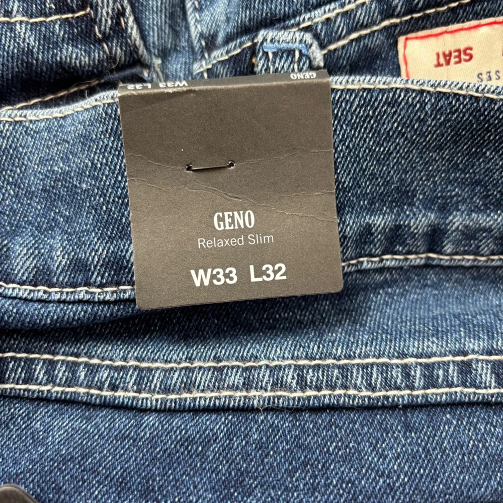 NWT True Religion Geno relaxed slim fit jeans | size 33x32